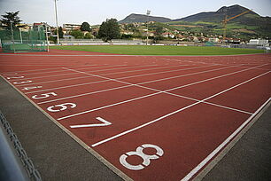 piste athlétisme 8 couloirs - Agrandir l'image (fenêtre modale)