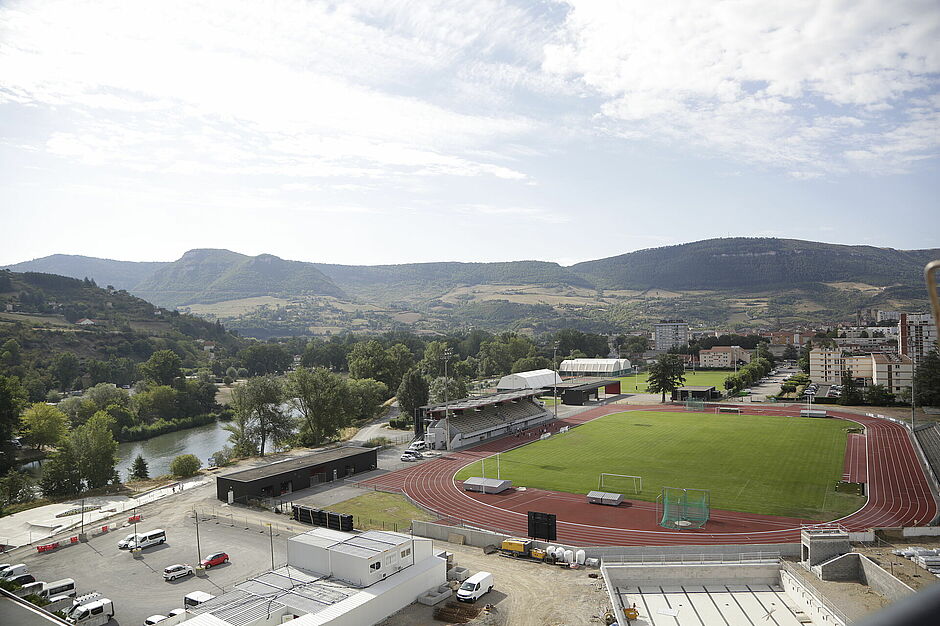 vue arienne parc des sports piste athlétisme stade tribune skate parc - Agrandir l'image (fenêtre modale)